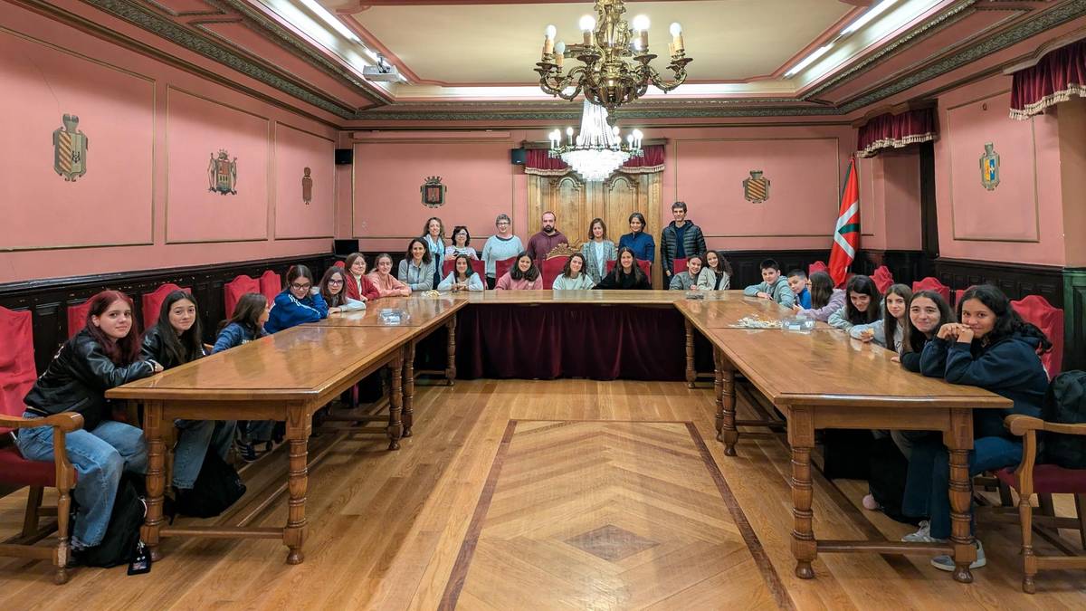 Udalak harrera egin die Erasmus+ programako ikasleei