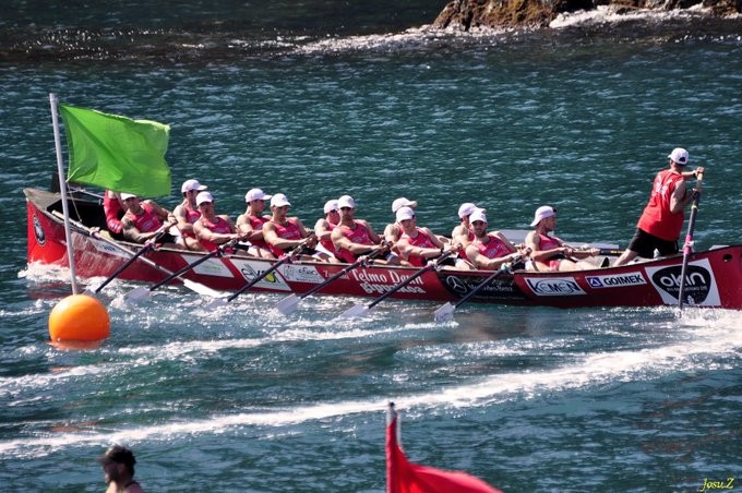 Telmo Deun Zarautzekin lehian aritu da Mutrikuko estropadan