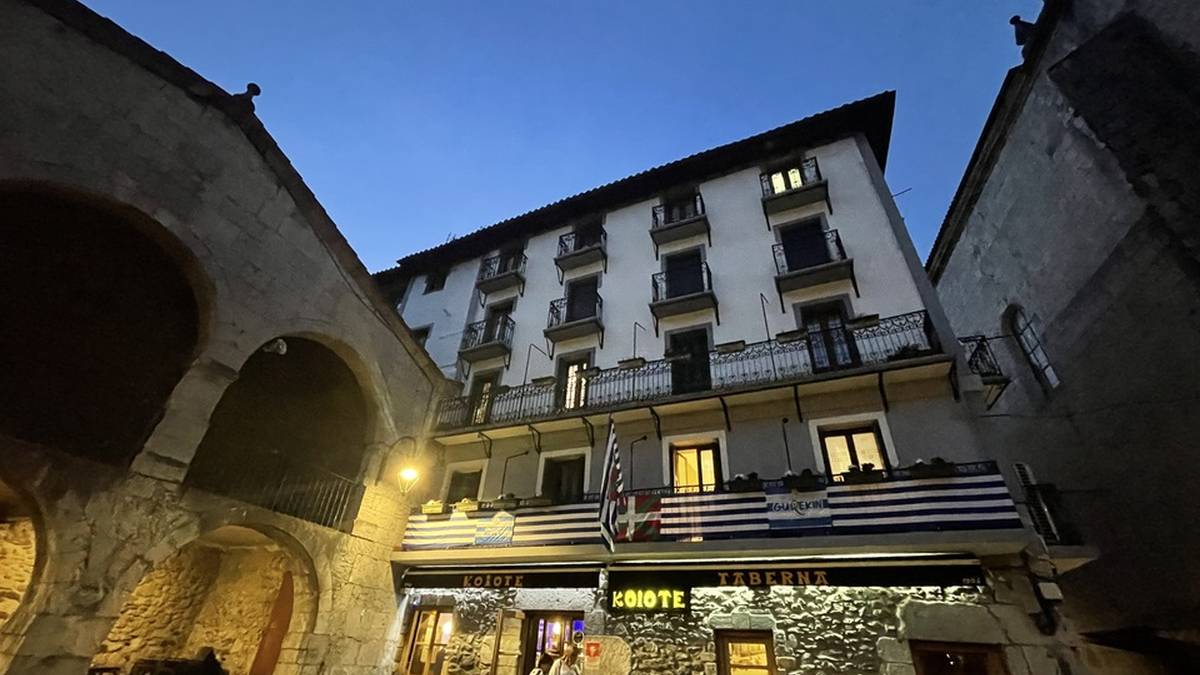 Urola Kosta, txuri-urdinez zipriztinduta