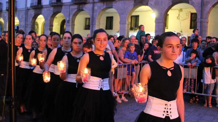 San Juan suaren bueltan, dantzan