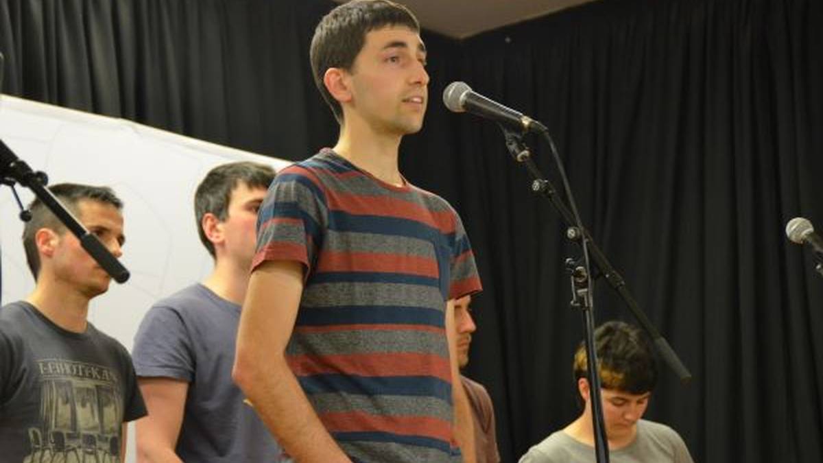 Oier Etxeberria eta Nahikari Campos nagusitu dira V. Hike eizan! bertsopaper lehiaketan