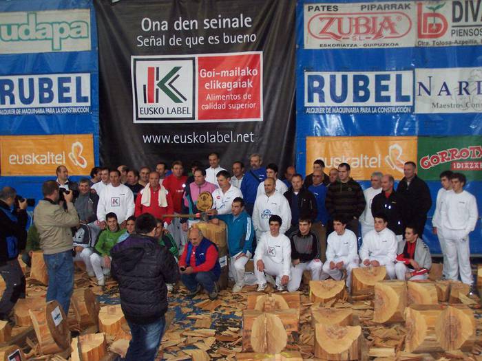 Beizamarrek eta aizkolariek Joxe Miel Peñagarikano omendu dute