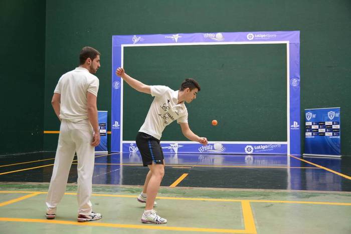 Euskadiko frontball txapelketa jokatuko dute bihar, Aitzurin