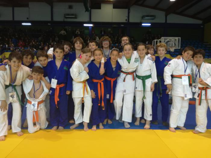 Txukun aritu dira Zarauzko judoka gaztetxoak Gipuzkoako txapelketan