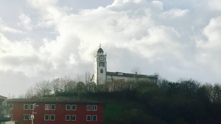 San Martingo ermitaren teilatua konpontzen ari dira