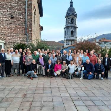 Jubilatuen Astea: lagunarteko bazkaria