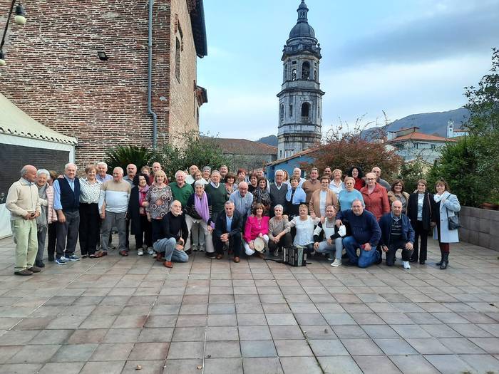 Jubilatuen Astea: lagunarteko bazkaria