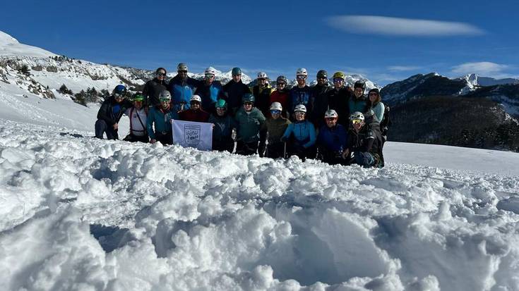 Anaitasuna mendi bazkunaren alpinismo ikastaroan hainbat lagun trebatu dira
