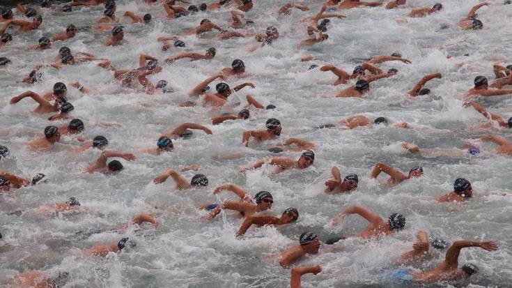 Irudietan (I): Igerilarien besakaden aparrak hartu du Getariako kaia