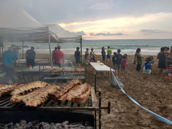 Surfesta ospatu dute Itzurungo hondartzan