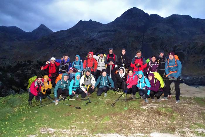 22 mendizaleko taldeak bi egunetako zeharkaldia egin du Pirinioetan
