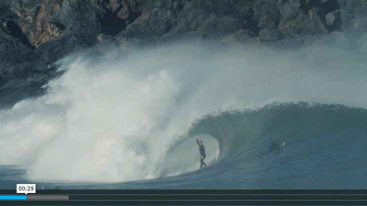 Bideoa: Zarauztarrak Mundakan surfean, urteko  lehenbiziko egunean