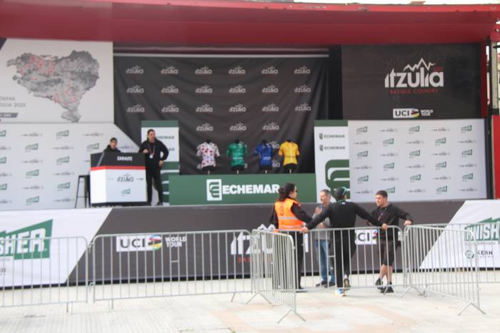 Hirugarren etaparako prestatzen ari da Euskal Itzulia