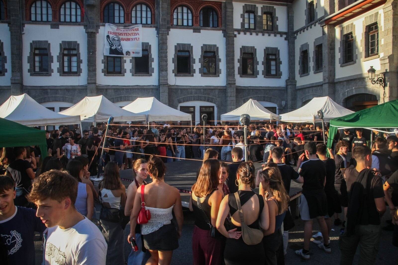 Esklabak Zentro Sozialistaren VIII. urtemuga ospatuko dute larunbatean