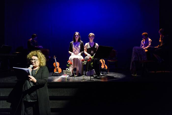 Iraia Bereziartua musikari azpeitiarrak 'La Tarara' antzezlanaren irakurraldian parte hartu du