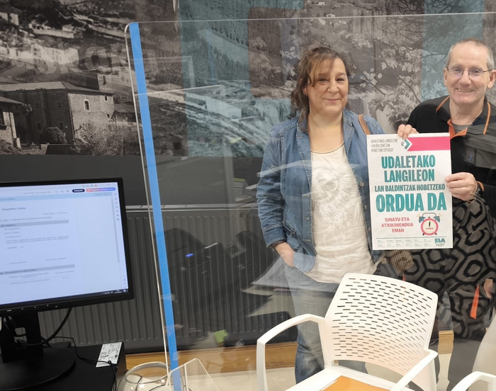 Udal langileen baldintzak hobetzeko negoziazioei heltzea eskatzeko, milaka sinadura bildu ditu ELAk