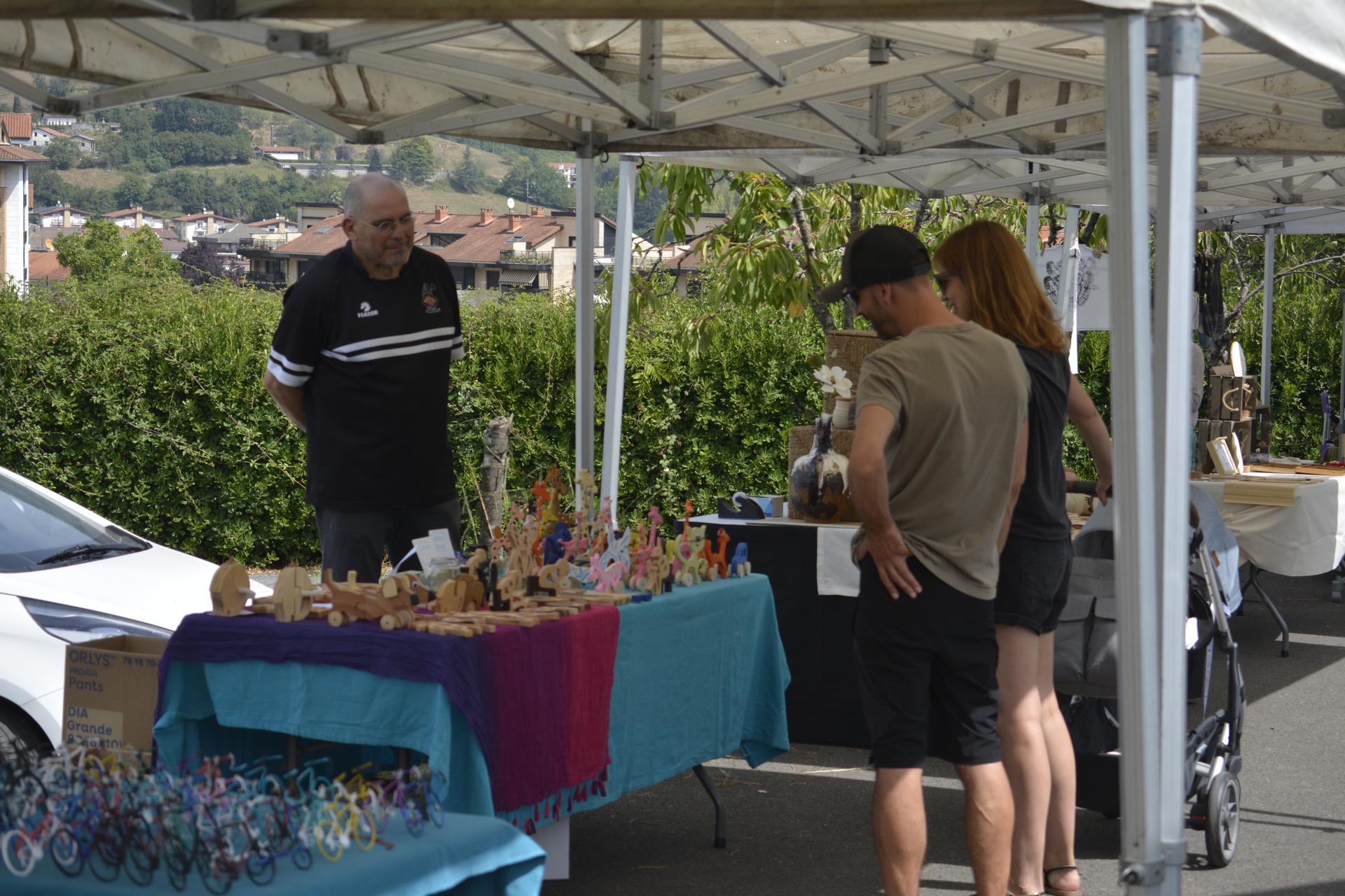 Bigarren eskuko produktuen azoka prestatu du aurrenekoz Bizilorek