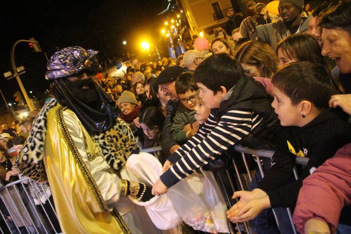 Errege magoen desfilea