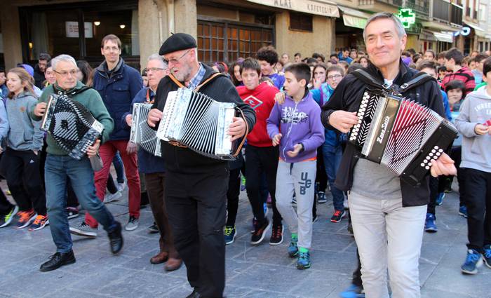 Herriko musikariak eta abeslariak prest daude Santa Zezilia Egunerako