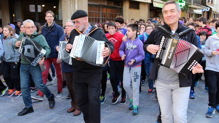 Herriko musikariak eta abeslariak prest daude Santa Zezilia Egunerako