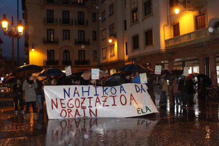 Zarauzko kiroldegiko langileek mobilizazioekin jarraitzen dute