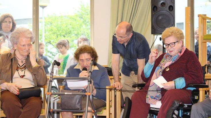 San Martin egoitzakoak esker onez agurtu ditu Iraurgi Ikastetxeak