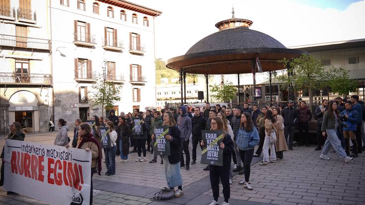 Hamar egunetan bi emakume hil eta beste bat hiltzen saiatu direla salatu du Itaiak