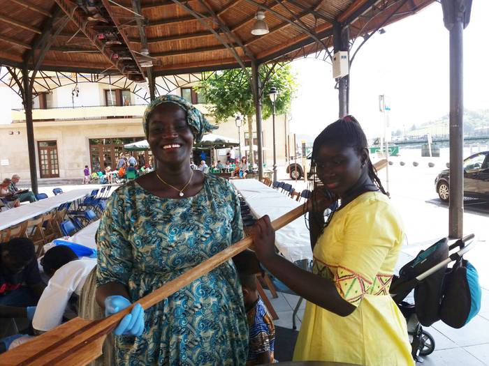 Senegaldarrak Tabaski festa ospatzen ari dira Orioko plazan
