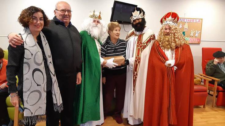 Errege Magoak San Martin egoitzan izan dira