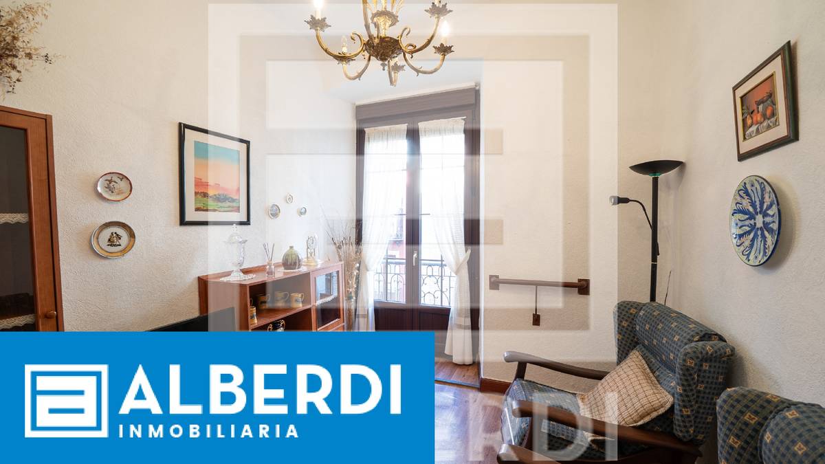 Alberdi Inmobiliaria: igogailua duen etxebizitza Kale Nagusian