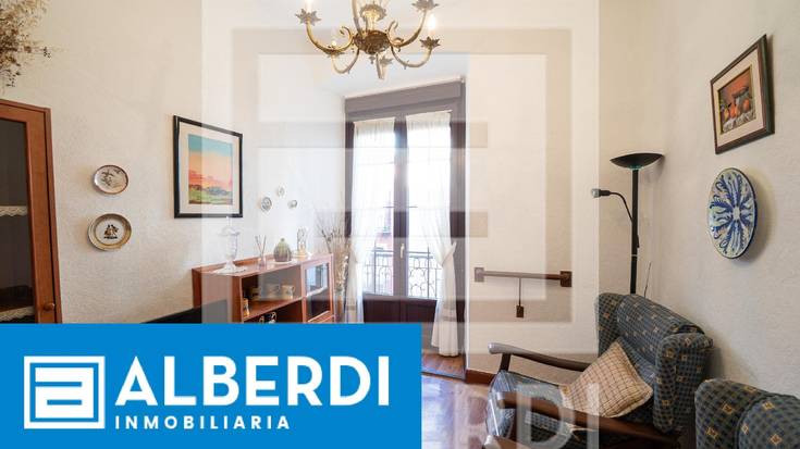 Alberdi Inmobiliaria: igogailua duen etxebizitza Kale Nagusian