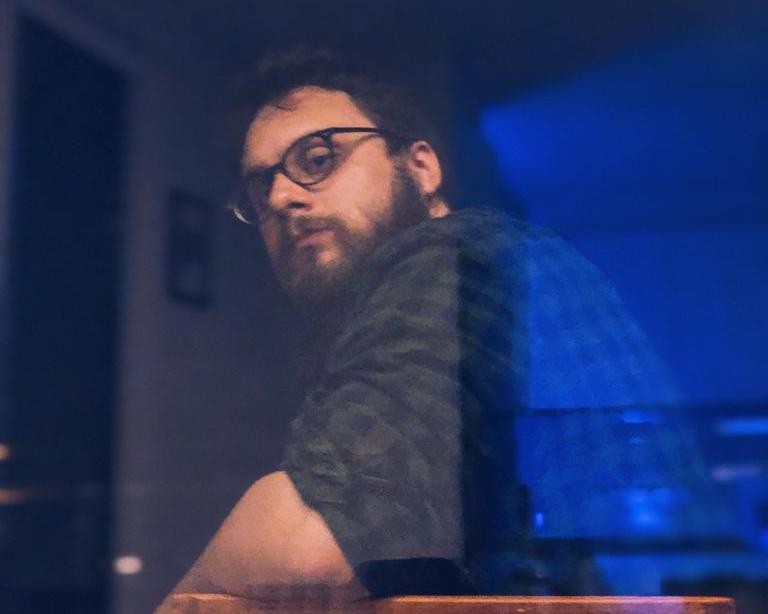 'Kantu Eskukadak' ilustrazio eta testu liburua argitaratu dute Olrait Studiok eta Gaztezulok