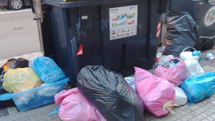 Hondakin poltsak edukiontzietan sartzea eskatu du Zumaiako Udalak