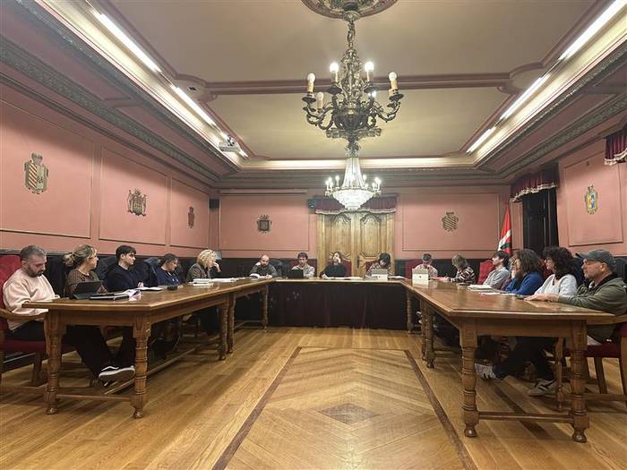 Inbertsioetan azpimarra eginda onartu du udalak datorren urteko aurrekontua