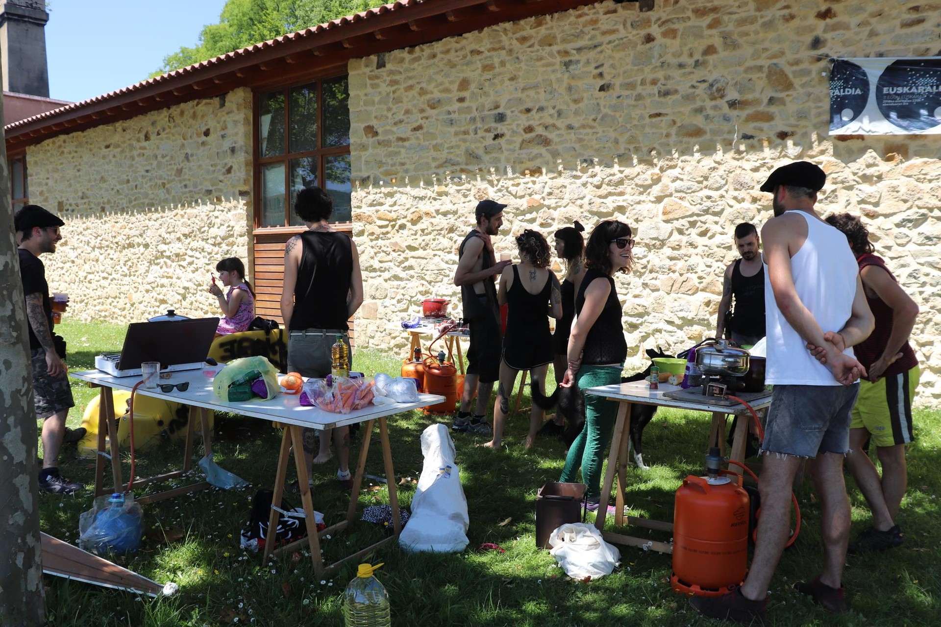 Ostegun honetan hasiko dira Etxeluze gaztetxearen 14. urteurrena ospatzen