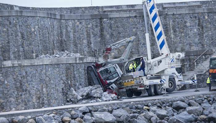 Langile bat larri zauritu da barran garabiarekin lanean ari zela izandako istripuan