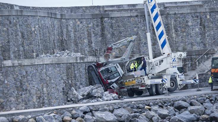 Langile bat larri zauritu da barran garabiarekin lanean ari zela izandako istripuan