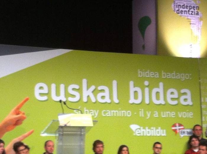 'Euskal Bidea' ekitaldira joateko autobus txartelak eskuratzeko tabernak, herriz herri