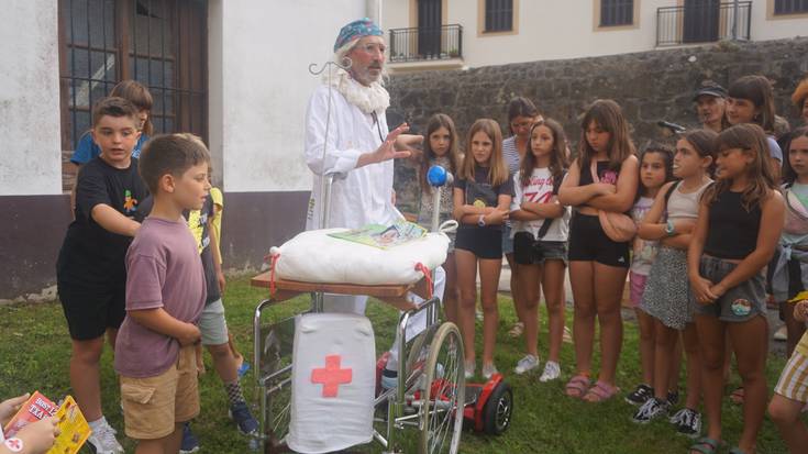 Giro ederrean ari dira ospatzen kaleko arte eszenikoen festa