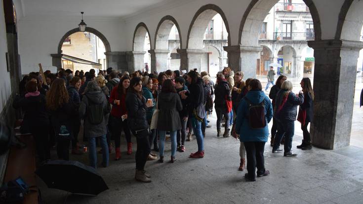 Ekonomia Feminista ardatz, 200 emakume baino gehiago ari dira parte hartzen herrian egiten ari diren foroan