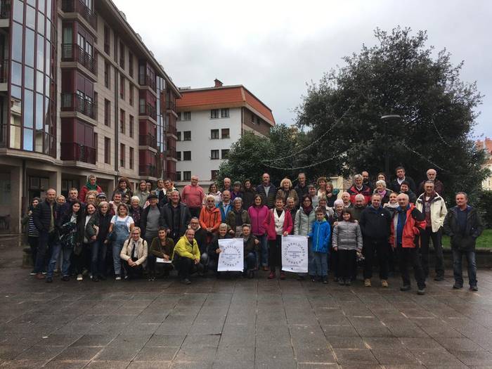 Larrainaren deiari erantzunez, herritar ugari abiatu da euskararen aldeko Bilboko manifestaziorantz