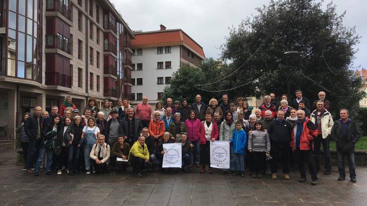 Larrainaren deiari erantzunez, herritar ugari abiatu da euskararen aldeko Bilboko manifestaziorantz