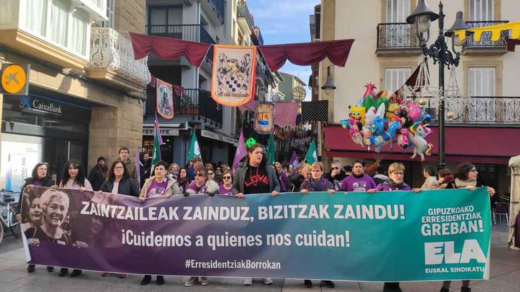 Irudietan: Gipuzkoako erresidentzietako grebalariak Zarautzen izan dira ostiralean
