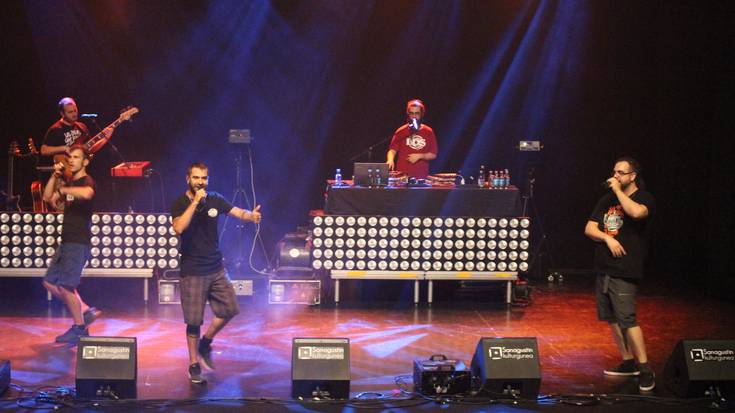 Lagrimas de Sangreren rap doinuak izan dira nagusi Soreasu antzokian