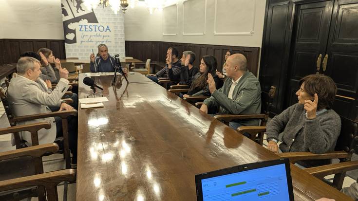 Aurrekontu aldaketa eta Bingen Zupiriaren aurkako pintaketa mintzagai, Zestoako udalbatzarrean
