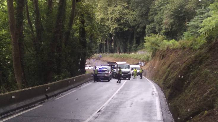 Azpeitia eta Zestoa artean auto bat bidetik irten, eta bi pertsona zauritu dira