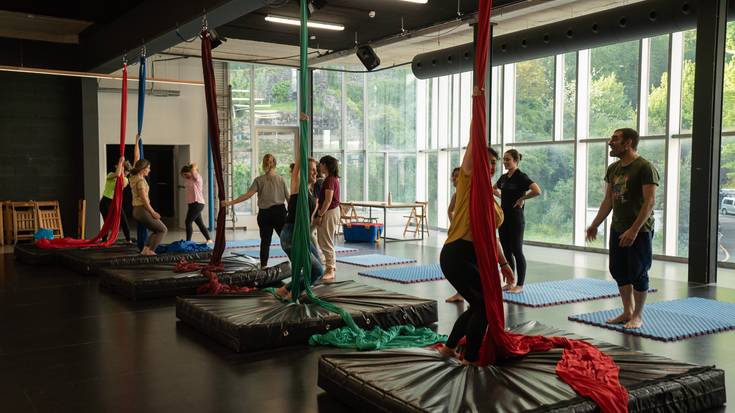 Dozena bat lagunek parte hartu dute oihalen zirku tailerrean