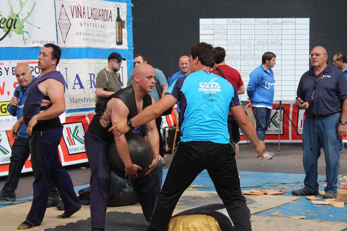 Urra txapeldunorde harrijasotzaileen binakakoan