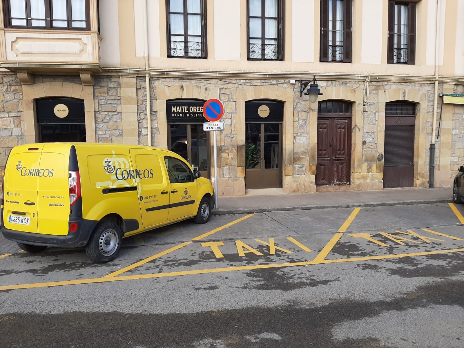 Posta bidezko botoa eska dezakete herritarrek dagoeneko