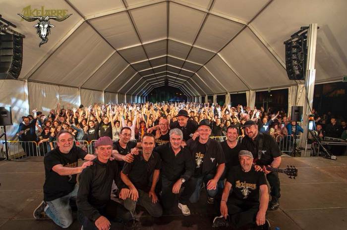 Akelarrek eskerrak eman dizkie zaletuei